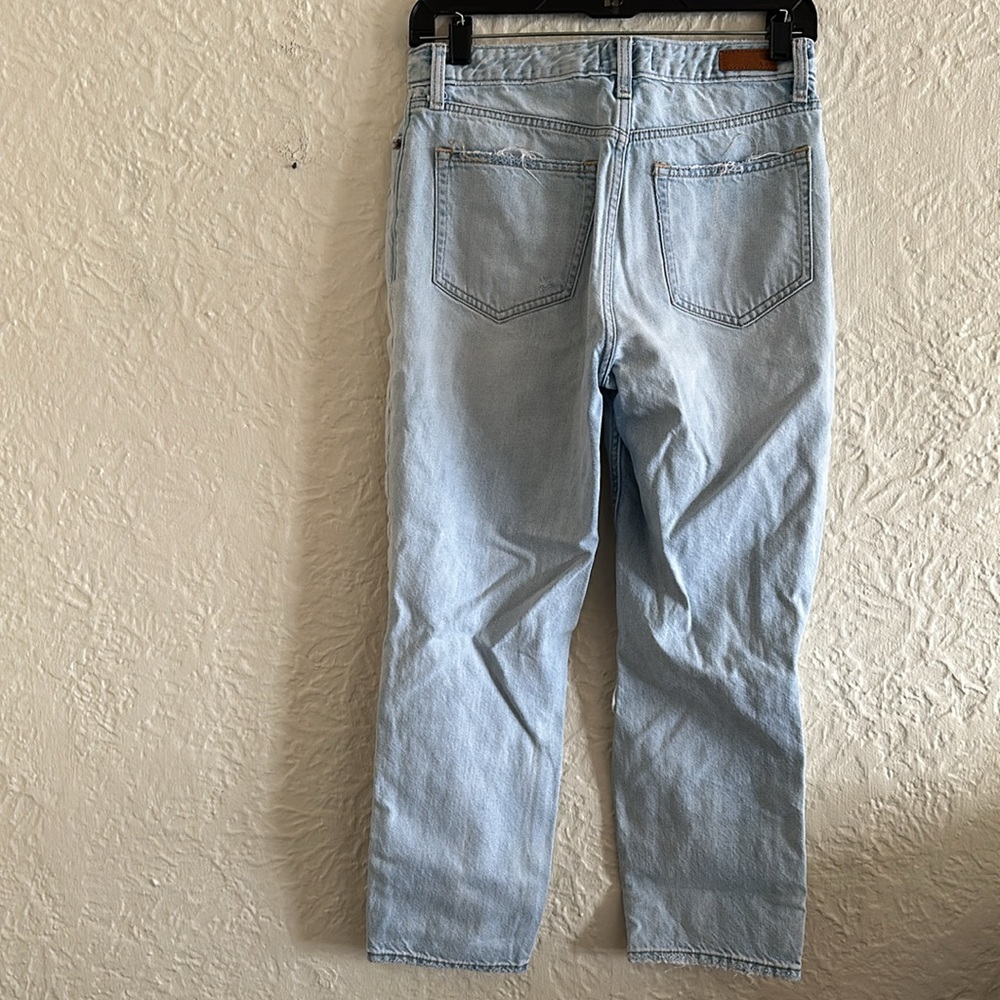 Abercrombie and Fitch Annie Girlfriend Light Wash Distressed Ripped Jeans SHORT - Picture 4 of 8